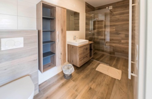 Konigsleiten Apartment | Modern Apartment "Chalet Hirsch" with Shared Sauna & Wi-Fi