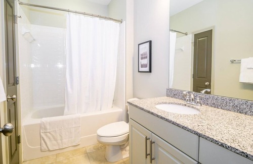 North Brookhaven Apartment | Modern Apartment in Prime Location (ID3752)