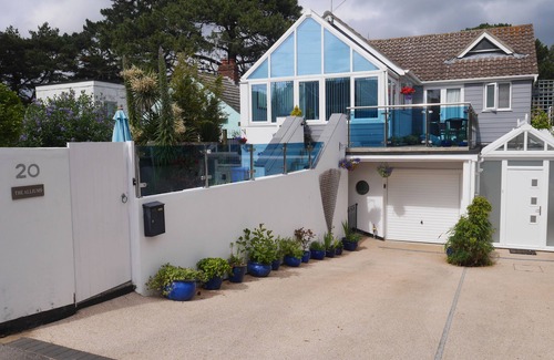 Sandbanks Apartment | Modern apartment on Sandbanks Peninsula, with private garden. (pet friendly)