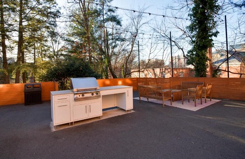 Radnor - Fort Myer Heights Apartment | Modern Apartment W Easy Access to DC Landmarks