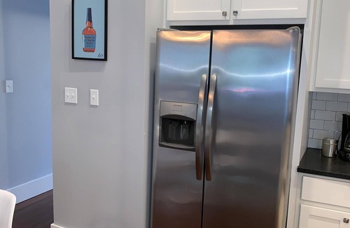Butchertown Apartment | Modern Apt in Historic Butchertown, Cable/Hulu, 5min dwtn