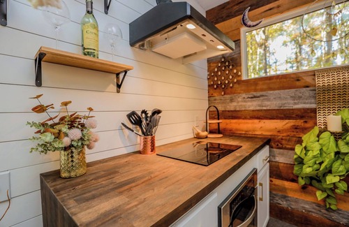 Mineral Cabin | Modern Cabin right outside of Richmond with everything you need and more to truly relax.