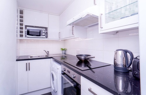 Warwick Apartment | Modern Classic * Fantastic Central Location * Westminster near Victoria Station