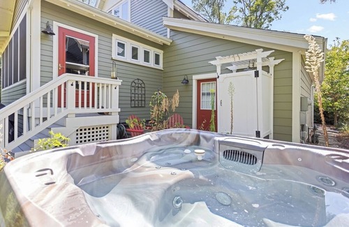 New Buffalo Cottage | Modern Cottage "M" Luxury home w/hot tub, community pool-walk to town & beach
