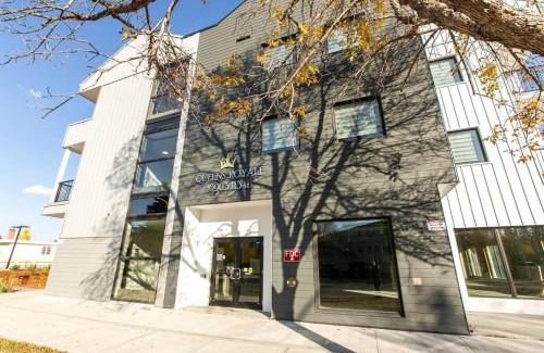 West Edmonton Apartment | Modern Country Retreat-5 min to DTN-U/G Parking