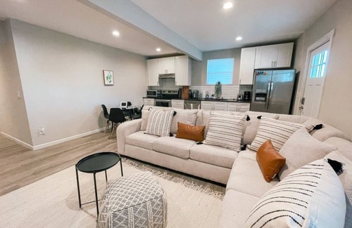 Concord House | MODERN & COZY CONCORD ESCAPE 2BR/1BTH APT
