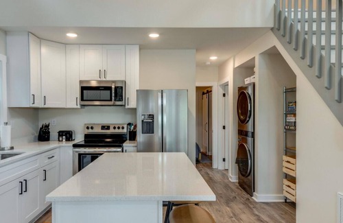 Tracy City Cabin | Modern cozy lakeview retreat for 6 close to hiking, Sewanee, and the Caverns