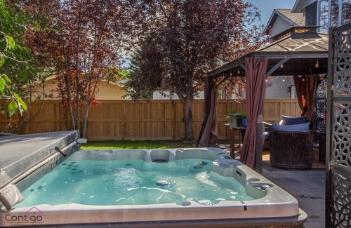 West Edmonton House | Modern Eclectic Home~Walk to WEM~AirCon~Yard~Hot Tub