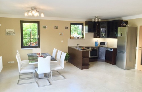 Vsenory Villa | Modern Family Villa with Private Garden, Pool & Parking – 20 Min to Prague