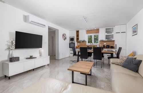 Pinezici House | Modern Holiday House Jadranka With Pool, Pinezići, Croatia