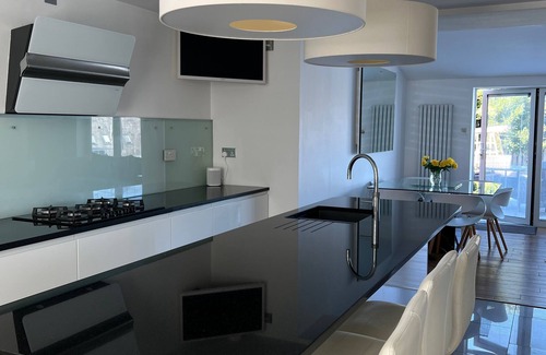 Treator House | Modern house - 5 minute stroll to Padstow Harbour