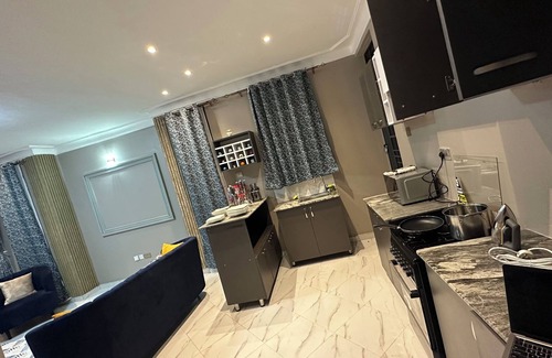 Kampala Apartment | Modern Kampala Apartment with TV, Wi-Fi, Workspace