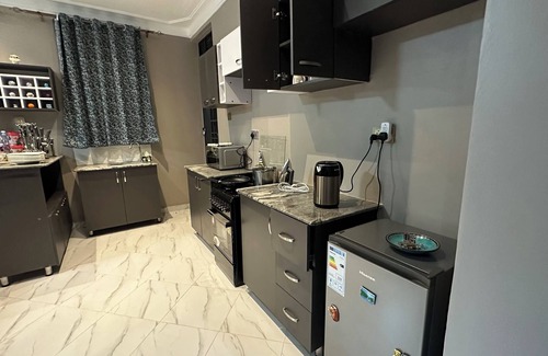 Kampala Apartment | Modern Kampala Apartment with TV, Wi-Fi, Workspace