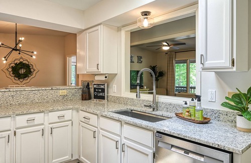 Windwood Coves Cabin | Modern Lake Anna Cabin with TWO King Suites