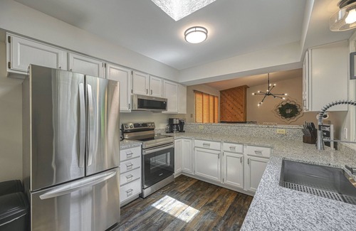 Windwood Coves Cabin | Modern Lake Anna Cabin with TWO King Suites