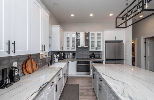 Grant Hill House | Modern Lux Home: 4B/3B Retreat: Close to Downtown!
