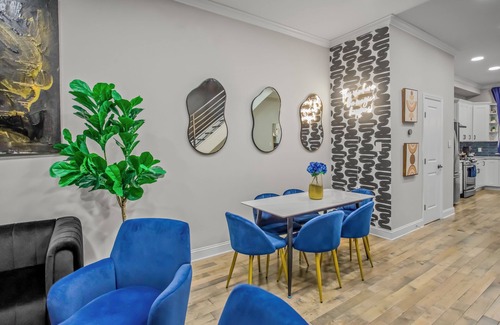 Brewerytown House | Modern Luxury Escape w/Movie Screen & Backyard Fun
