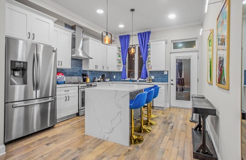 Brewerytown House | Modern Luxury Escape w/Movie Screen & Backyard Fun