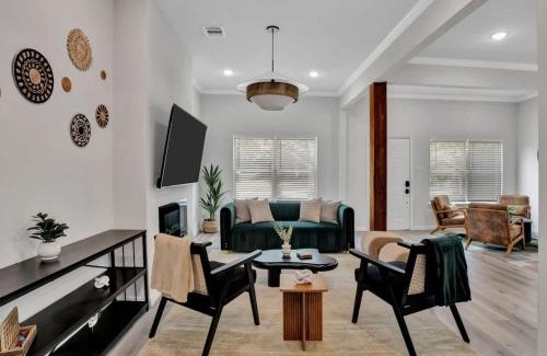 Oak Cliff House | Modern Luxury Minutes from Downtown Dallas