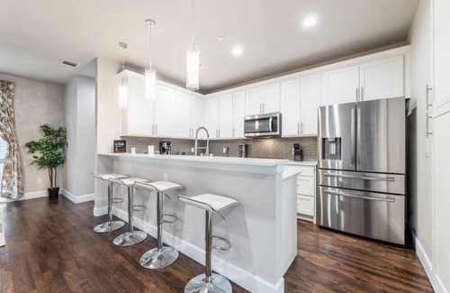 Knox - Henderson House | Modern Luxury Townhome downtown