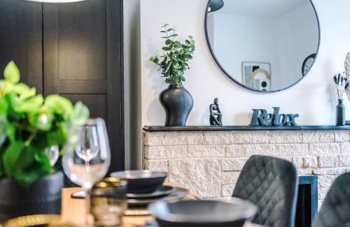 Barnsley House | Modern Premium 3 Bed Hidden Gem - Central Location