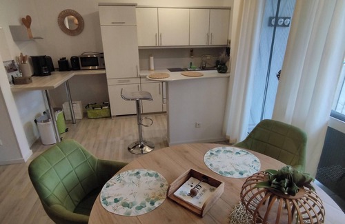 Bad Kreuznach Apartment | Modern, quiet 2-room comfort apartment - balcony, WLAN, TV, spa area