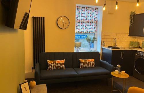 Barnsley Apartment | Modern & retro two bedroom apartment in Barnsley
