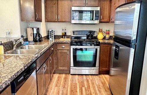Hailey House | Modern Rustic 3 Bedroom with Pool, Hottub and Fitness Center