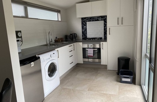Queenstown City Centre Apartment | Modern Studio Unit/Walking distance to Queenstown Lakefront