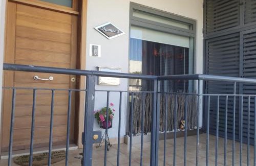 Santa Maria Estate Apartment | Modern, stylish & comfortable 3 bedroom apartment with jacuzzi and private yard with barbeque