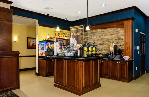 Webster Condo | Modern Suite | Free Breakfast + Pool + Hot Tub
