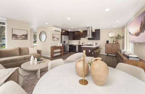 Green Lake House | Modern Townhome w/Rooftop Deck, Walk to Greenlake