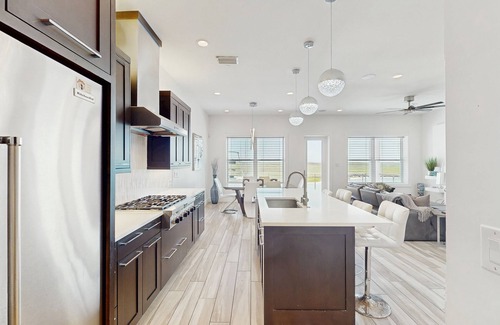 Corpus Christi House | Modern Townhouse with Gulf & Lake Padre Views, WiFi, Central AC, & Washer/Dryer
