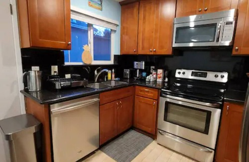 University South Condo | Modern Tropical Vacation Home, Palo Alto/Stanford #655