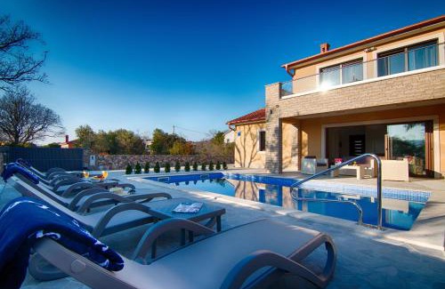 Pinezici Villa | Modern villa with pool, sea view, near the sea and the beach - by Traveler tourist agency Krk ID 2168