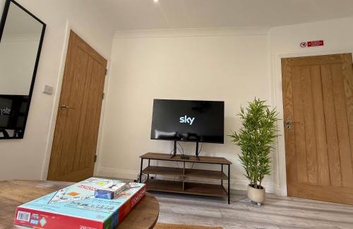 Reading Apartment | Modern Zen Flat Next to Town Centre - Free Parking