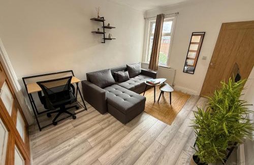 Reading Apartment | Modern Zen Flat Next to Town Centre - Free Parking