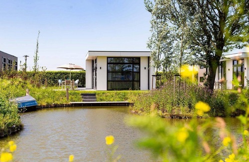 Lageweg Ski Chalet | ✓ Module Special at Parc de IJsselhoeve ✓ Holiday home for 6 persons ✓ Located in Nieuwerkerk aan den IJssel (Zuid-Holland) ✓ Holiday park next to the IJssel ✓ Book directly through the park