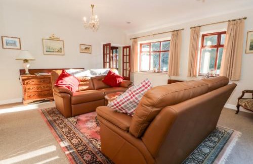 Nantwich House | Molls Cottage