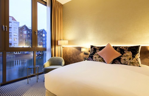 Nieuwmarkt en Lastage Hotel | Monet Garden Hotel Amsterdam