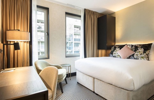 Nieuwmarkt en Lastage Hotel | Monet Garden Hotel Amsterdam