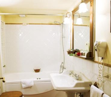 Borgo San Lorenzo Hotel | Monsignor Della Casa Country Resort & Spa