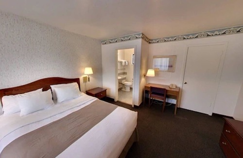 North Fremont Street Hotel | Monterey Fairgrounds Inn