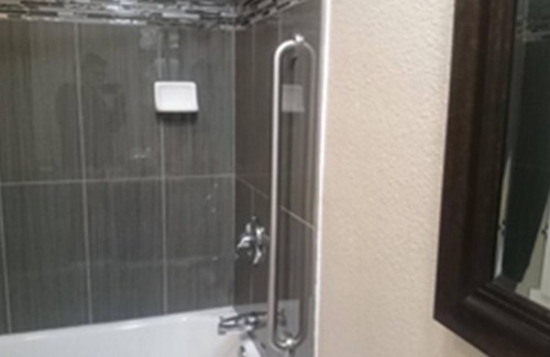 North Fremont Street Hotel | Monterey Fairgrounds Inn