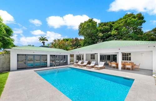 Sunset Crest House | Moonflower home by Bluescape