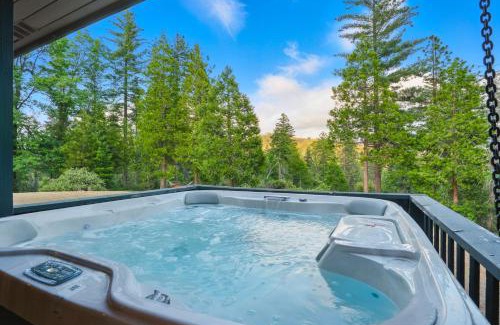 Mariposa House | Moonrise Lodge - A Large Vacation Home in Mariposa