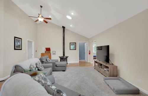 Mariposa House | Moonrise Lodge - A Large Vacation Home in Mariposa