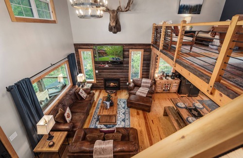 Berkeley Springs Cabin | 🫎Moose Lodge⭐️Secluded 5 STAR Cabin🪵Close to TOWN🌙Hot Tub under the stars🌲