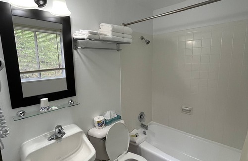 Greenville Junction Hotel | Moose Mountain inn
