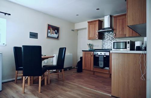 Wainscot Apartment | MorganVille - Cozy Bungalow